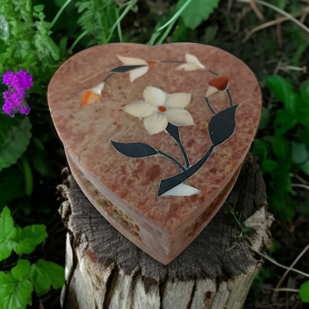 Soapstone Trinket Box Inlaid‎ Mother of Pearl Floral Hand Carved Vintage Heart